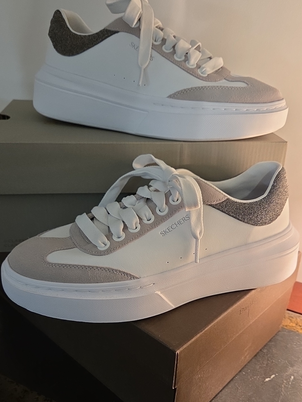 Skechers White Leather Sneakers with Light Beige Suede and Charcoal Heel